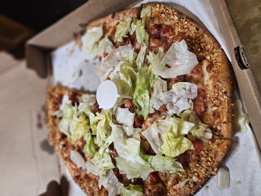 BLT pizza