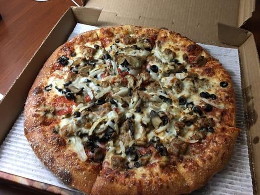 Deluxe with black olives