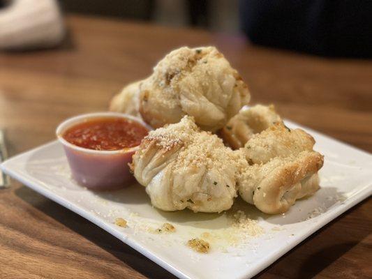 Garlic knots