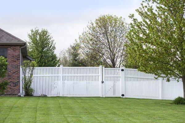 Premium Privacy White Vinyl Fence Installation In Phoenix Arizona