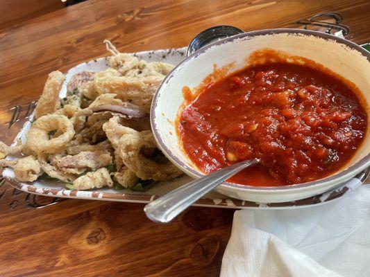 Fresh calamari with tentacles lightly coated and crispy with spicy marinara sauce