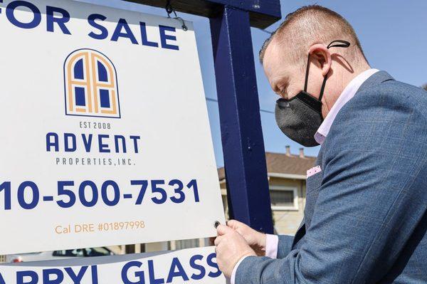 Darryl Glass setting up at a property in Hayward