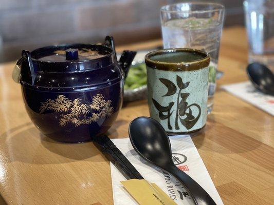 Pre-meal items: tea, water, utensil