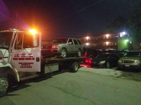 Night towing . 24/7 service