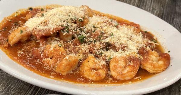 Magnifico!! Shrimp & Scallops Diavolo. The sauce had the ideal balance of herbs and spices, tying everything together perfectly.