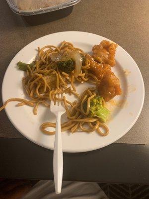 Veggie noodles and sesame chicken