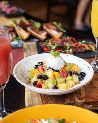 Bottomless Brunch Sat & Sun 10 am - 2 pm