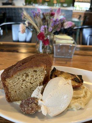 Apple cider doughnut cake