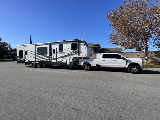 Leveled with air ride system, 20k towing it with ease.