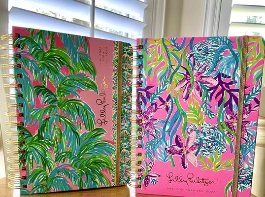 Beautify your home office desk. (*‿*)#LillyPulitzer girlies and fans: The beautiful NEW 2021-2022 agendas are now IN!