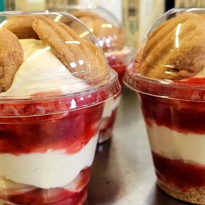 Strawberry Banana Puddings made with Butter Cookies