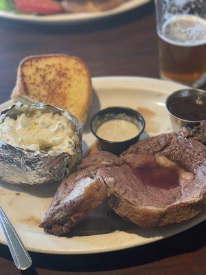 Best prime rib and clam chowder.