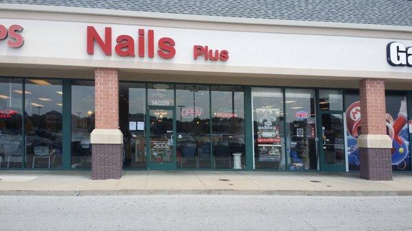 It's a beautiful nails salon- inside and outside.