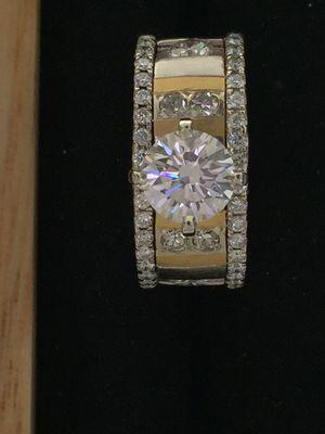 Ladies diamond wedding ring in 14k white and yellow gold with 24kt bars holding a 1ct center diamond