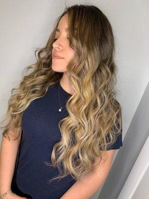 @cutscolorandcurlsbycarly