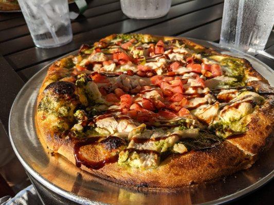 Pesto chicken pizza