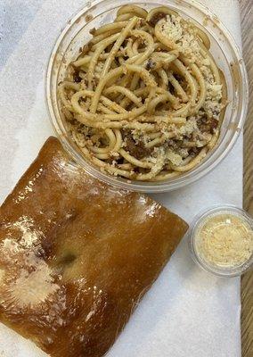 1/2 pint of spaghetti with focaccia bread