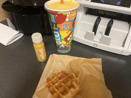 Ginger Shot, Belgian Waffle, Large Mango-Go-Go