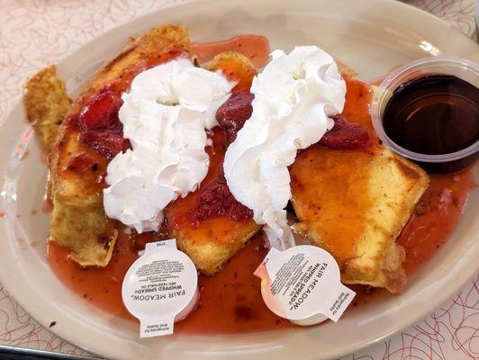 Strawberry Shortcake French Toast | Instagram: @telephonesmoothie