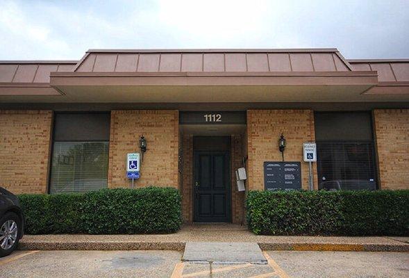 Shopfront of Richardson dentist Meredith G. Davis, DDS