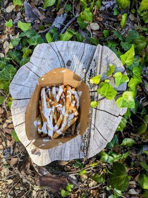 Small fries with garlic sauce