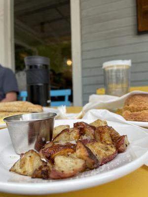 Home fry potatoes with aioli