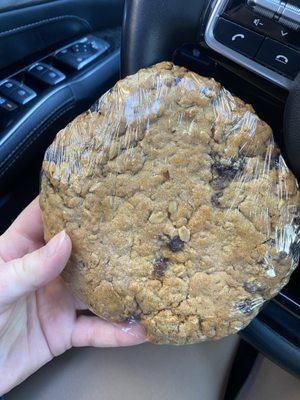 Oatmeal raisin cookie