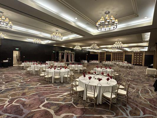 Gold Chiavari chairs!