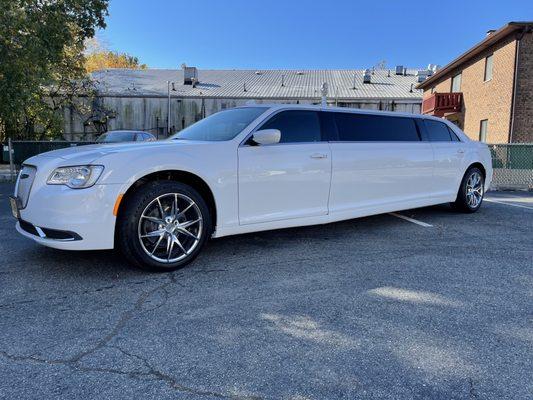 Chrysler 6 passenger limo