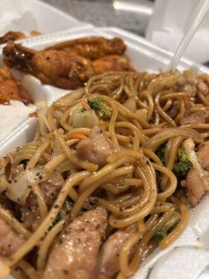 5pc hot honey garlic and chicken lo mein