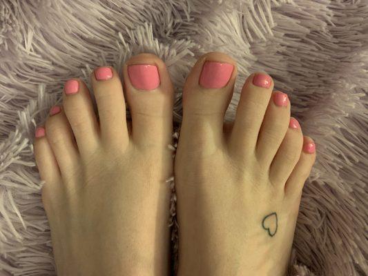 Gel pedi done a week ago. My feet are still smooth!