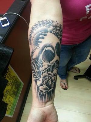 Riff Raff's skull and roses.