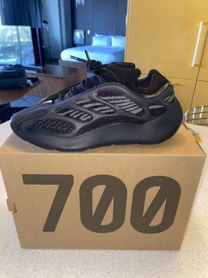 Yeezy 700 V3 "Alvah"