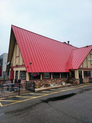 Can't miss that red roof!