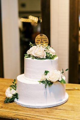 Cake by JJ Bakery, floral decorations by Gold Finch Florals, photo by Erin Kaiulani Photo, and cake topper purchased on Etsy (MadeandCoShop)