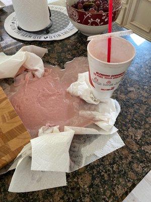 Lid pops off from being overfilled and smoothie bumps out the top