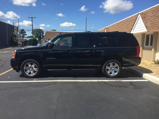 GMC YUKON XL FOR UP TO SIX PASSENGERS