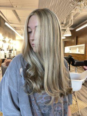 Partial highlights with a bold money piece