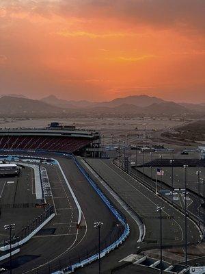 Arizona SunSet @ Phoenix-Raceway.