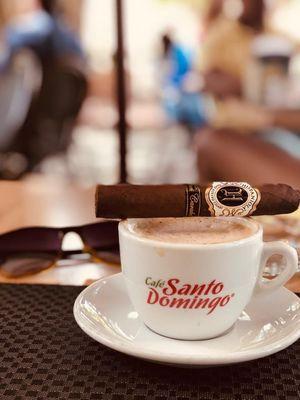 Comienza bien tu mañana con el sabor de un  café Dominicano y un cigarro Hispaniola.