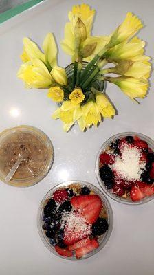 Acai bowl and overnight oats...delicious