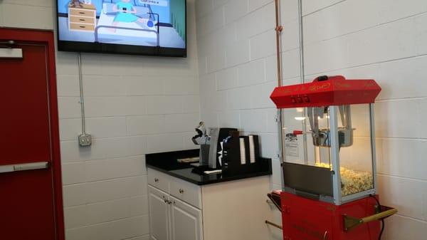 TV, free popcorn and coffee while you watch in Express Detail waiting area