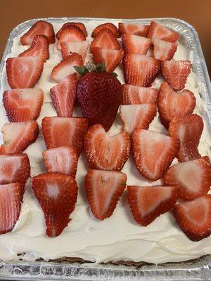 Strawberry cake with cream cheese icing