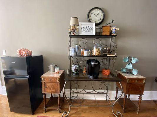 The coffee bar is conveniently located in the upstairs corridor.  Enjoy coffee, tea, cold soft drinks, water, & homemade cookies anytime!