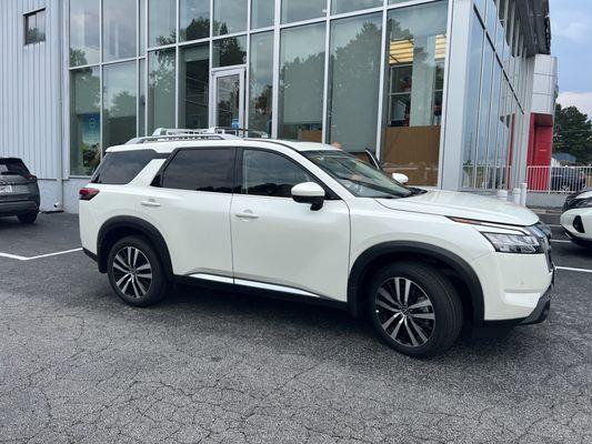 New 2023 pathfinder platinum!