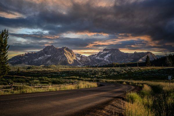 Sawtooth road