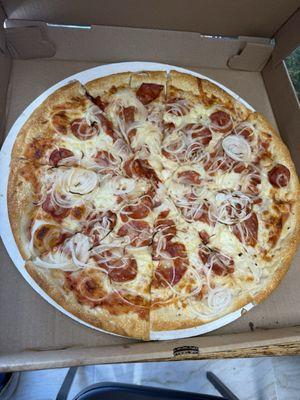 Linguica and onion pizza large