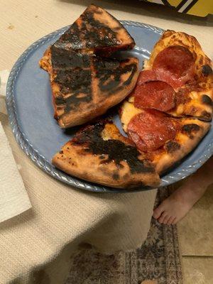 Favo pizza burned on the bottom. Where are the five cheeses?