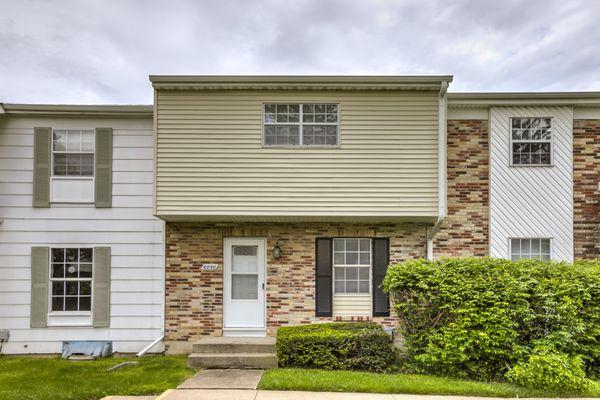 Sold this nice townhome in Grandview for an investor.