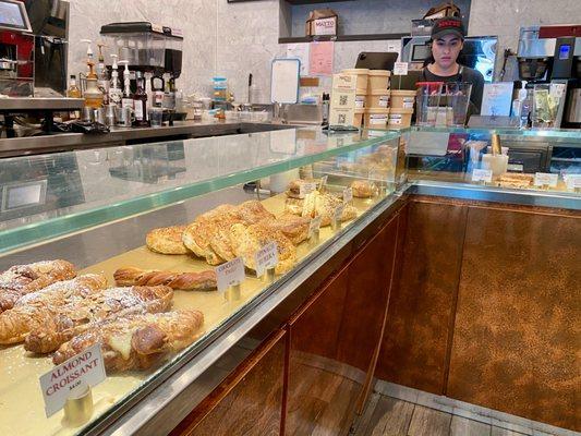 There are impressive selection of pastries, with fantastic Espresso, Cappuccino price are Awesome cappuccino small less than $3.00.